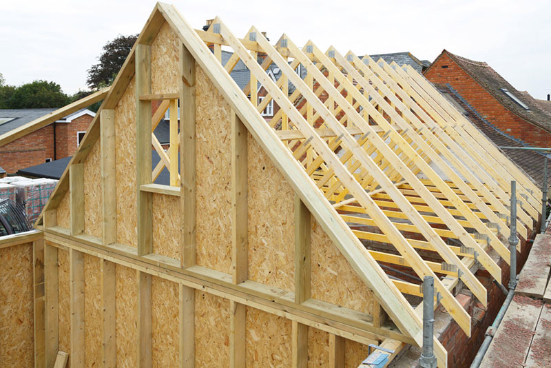 Travaux d'agrandissement et de surélévation d'une maison pour aménager les combles 95