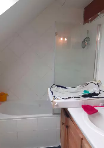 Rénovation d'une salle de bain colorée à Deuil-la-Barre image 3