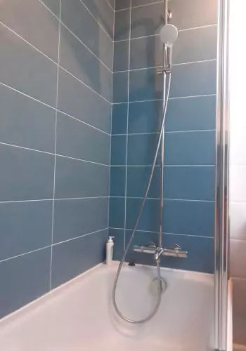 Rénovation d'une salle de bain colorée à Deuil-la-Barre image 4